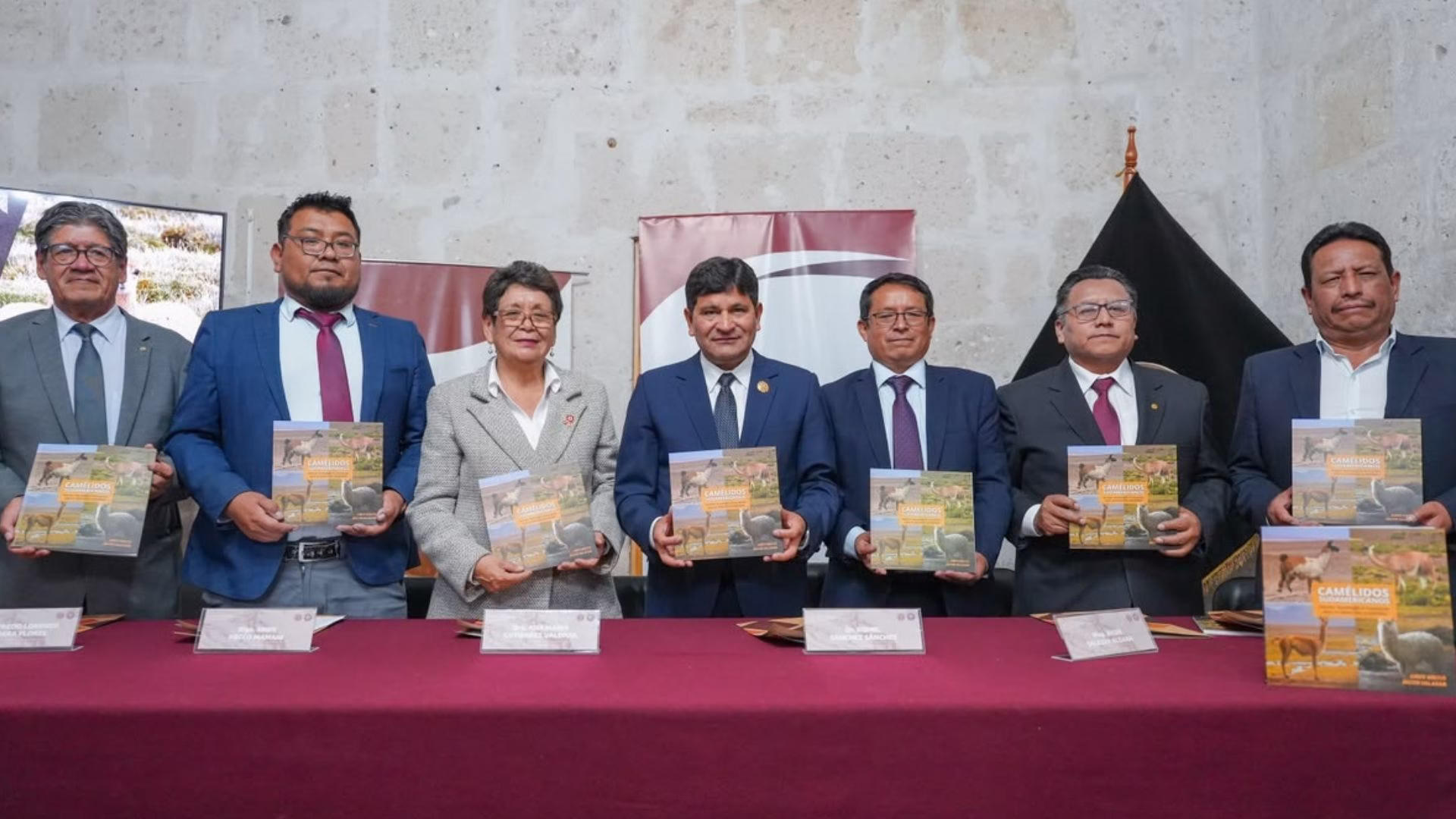 Arequipa: presentan libro sobre camélidos sudamericanos para impulsar la ciencia y el desarrollo sostenible