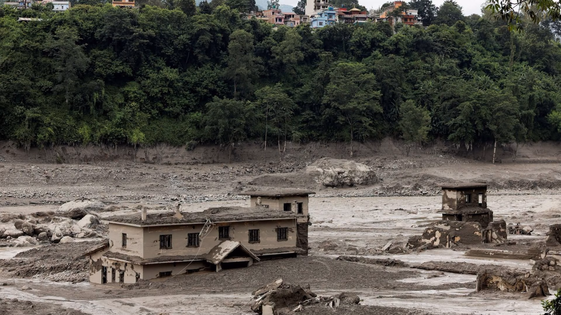 Tragedia en Nepal: Inundaciones dejan al menos 160 fallecidos y más de 700 desaparecidos, hay varios turistas