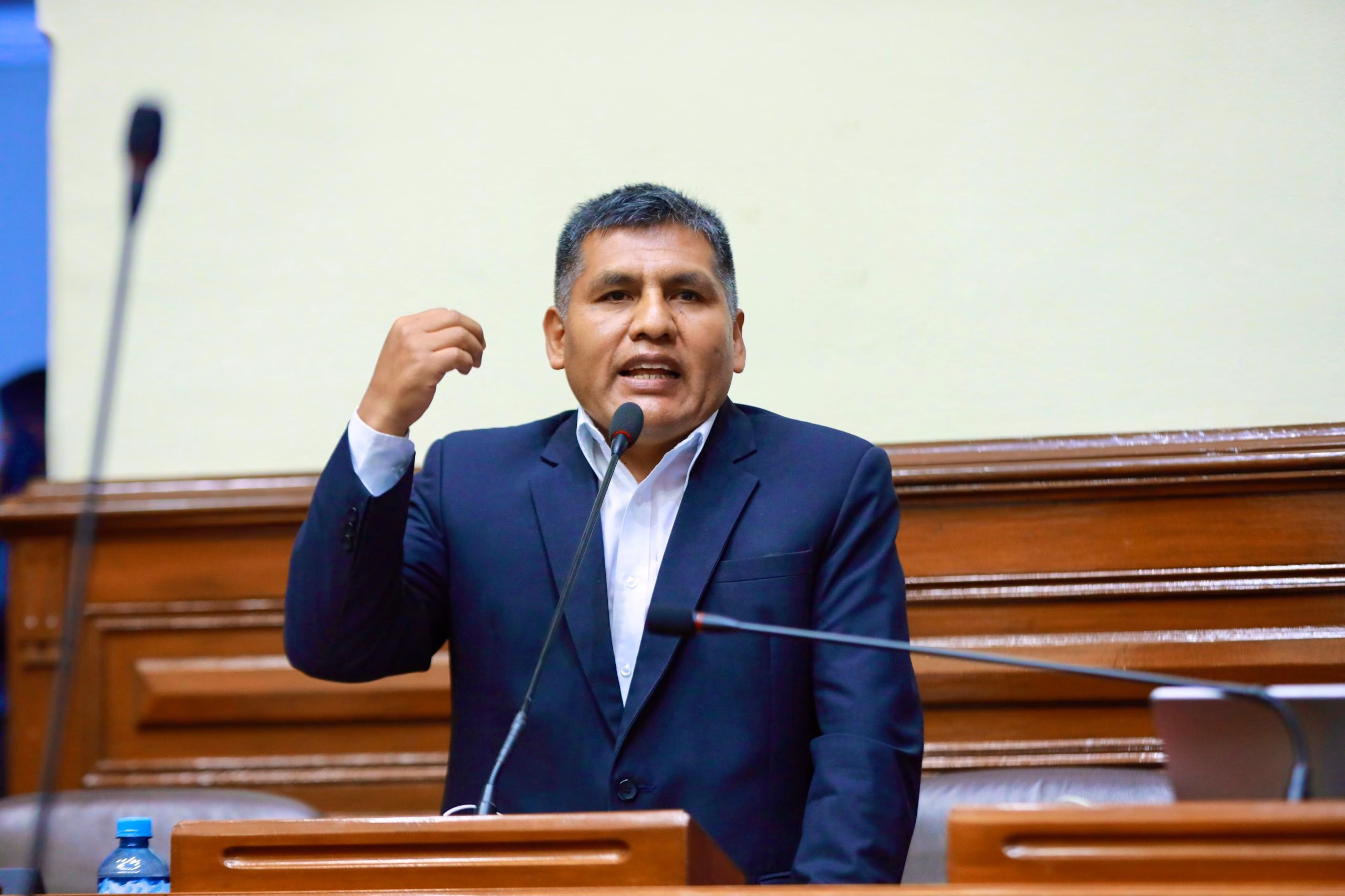 Arequipa: senador Jaime Quito insiste en interpelar a dos ministros por combustible y seguridad