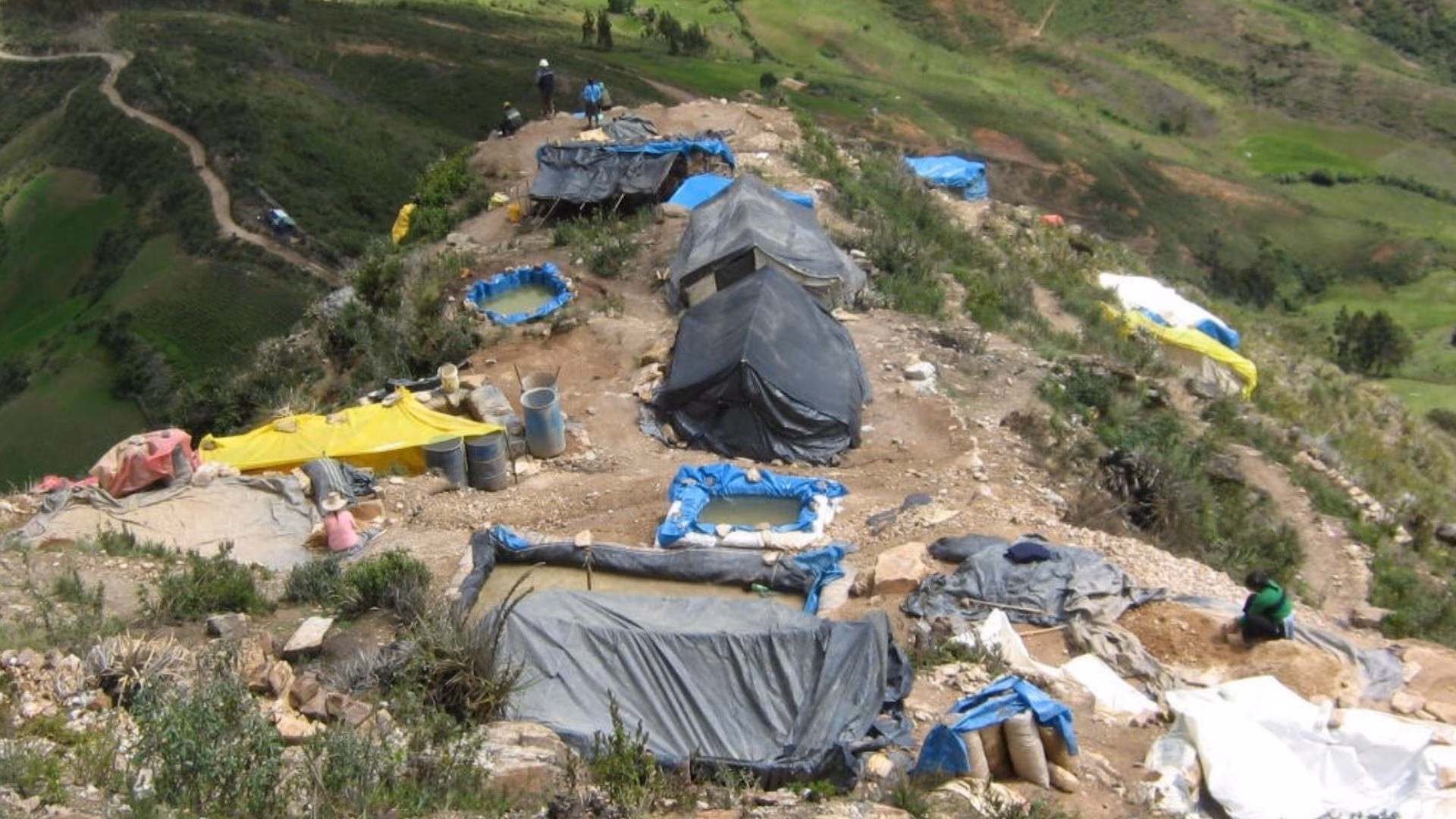 Madre de Dios y Cajamarca: declaran en emergencia 16 distritos para combatir la minería ilegal y el crimen