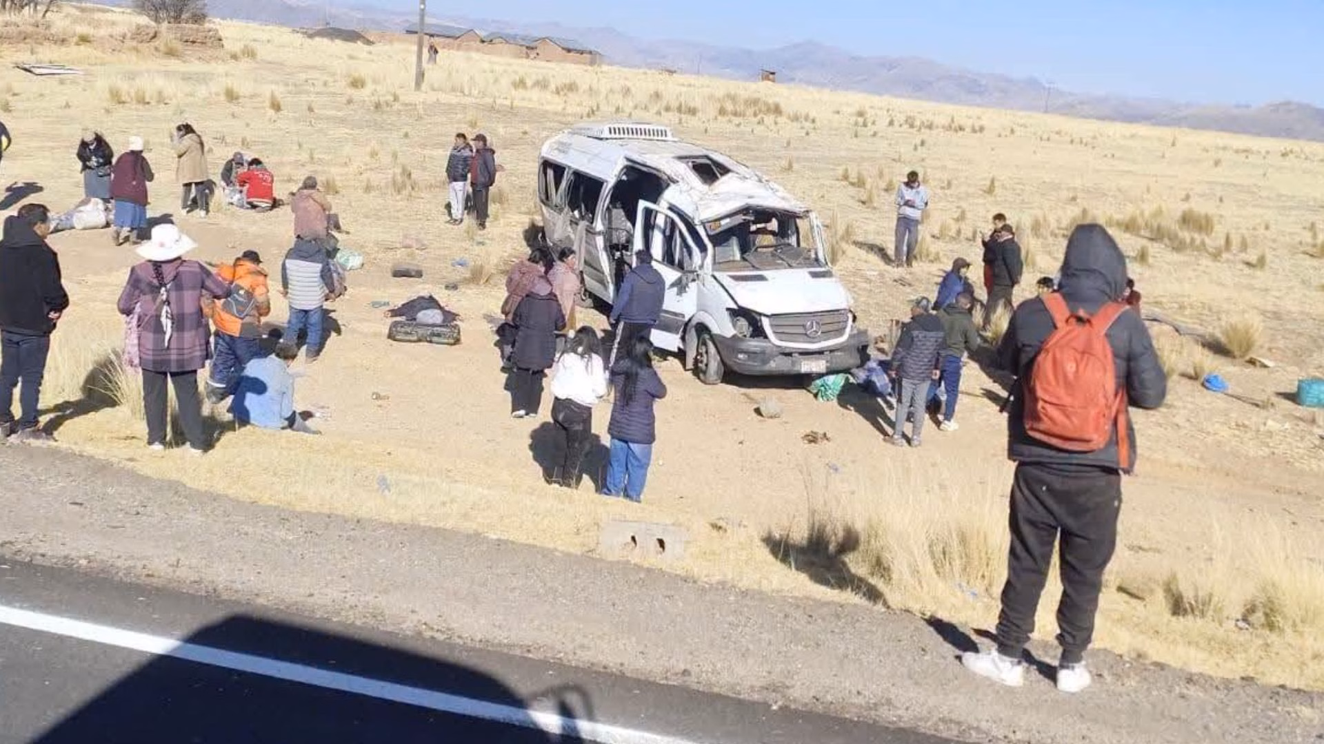Puno: Violento choque entre combis en vía Azángaro-Juliaca deja 4 fallecidos y múltiples heridos