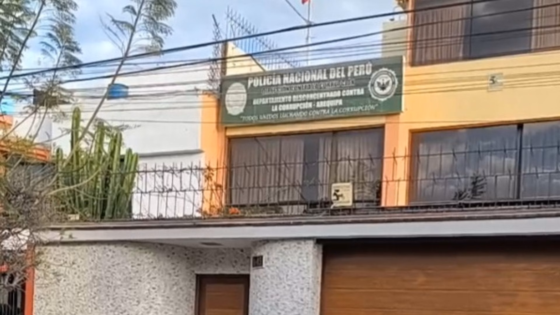 Detienen a policía por usar moto del Grupo Terna para trasladar a su pareja a su trabajo