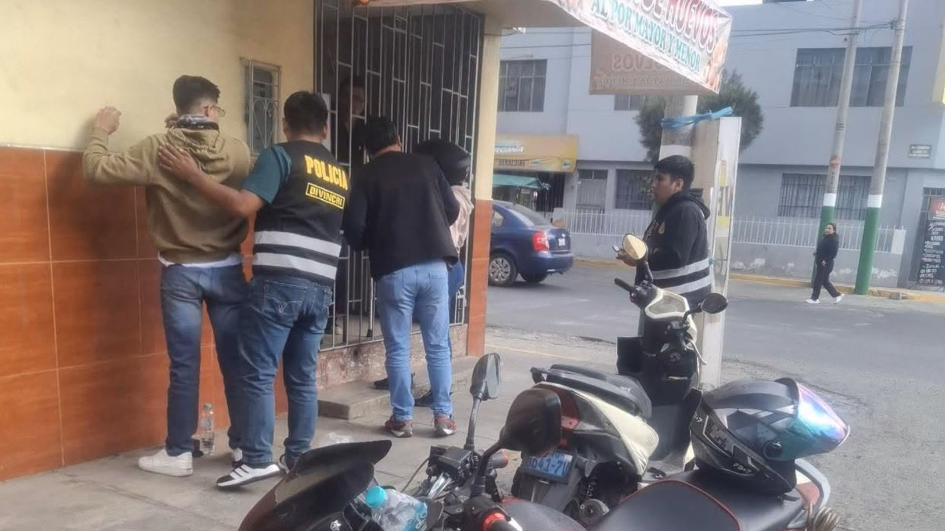 Paucarpata: detienen a dos presuntos integrantes de ‘Los Ruteros del Gota a Gota’ tras amenazas a comerciante