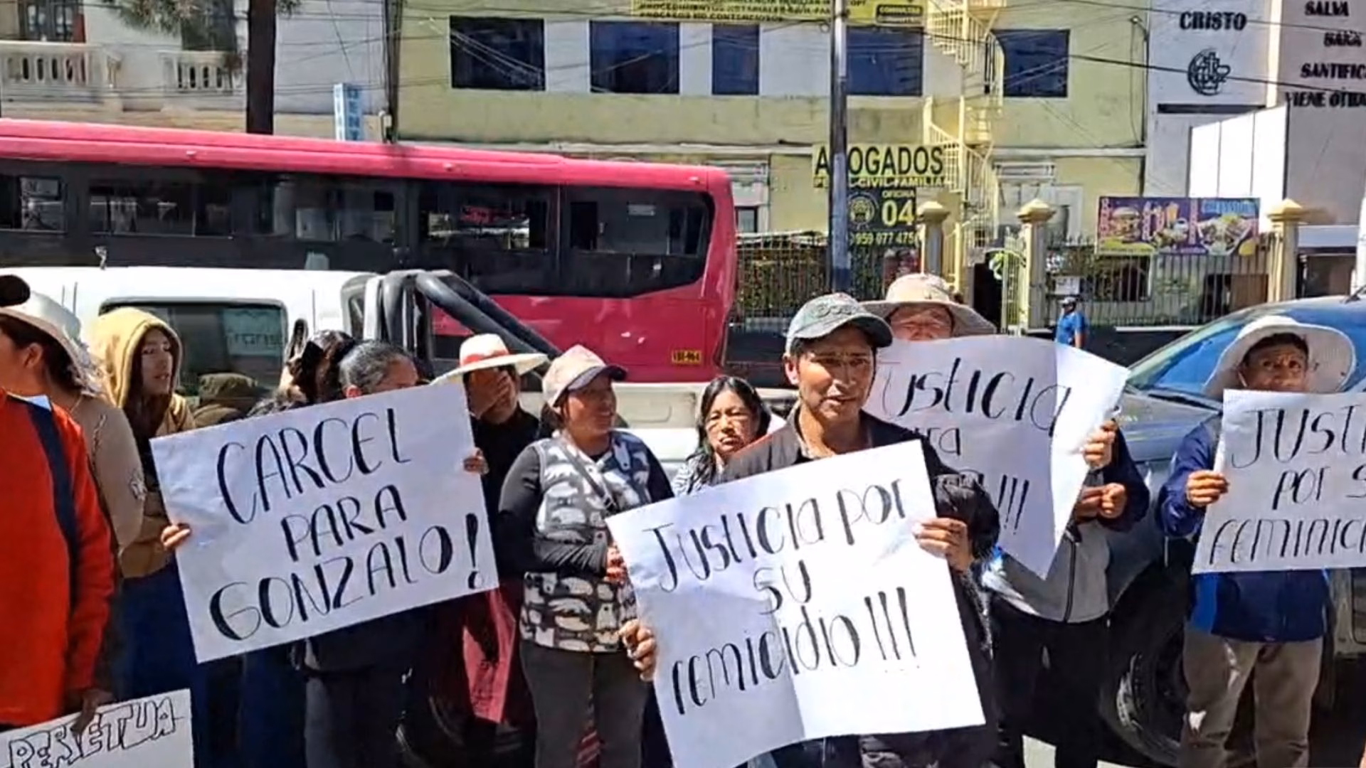 Arequipa: familiares de víctima de feminicidio en Yura exigen justicia y piden prisión para sospechoso