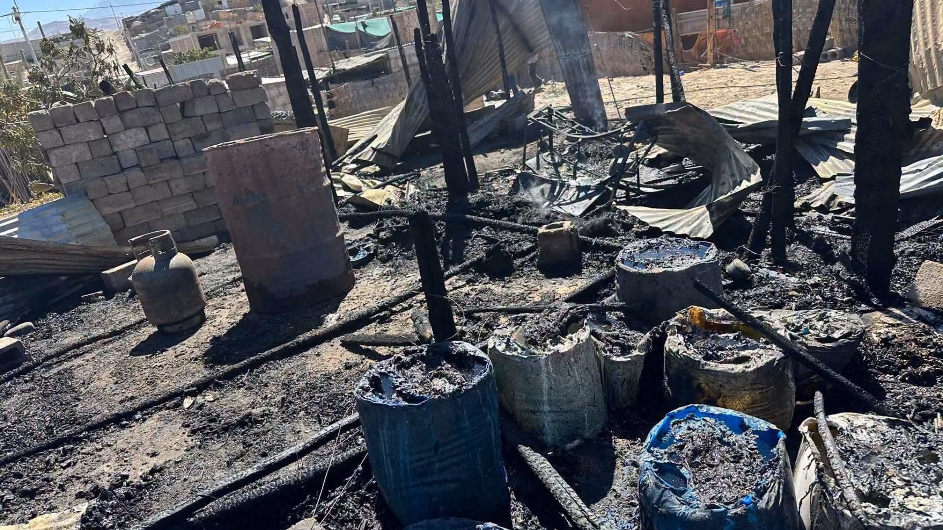La Joya: incendio destruye 3 viviendas precarias en zona Héroes Anónimos, damnificados piden ayuda