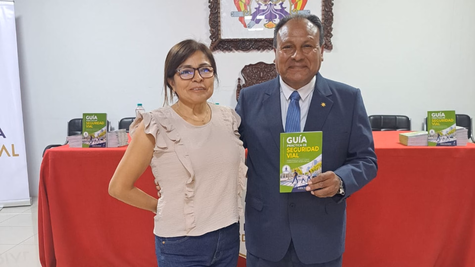 Expolicía y abogado Andrés Cruz Espinal presenta en Camaná su libro “Guía práctica de Seguridad Vial”