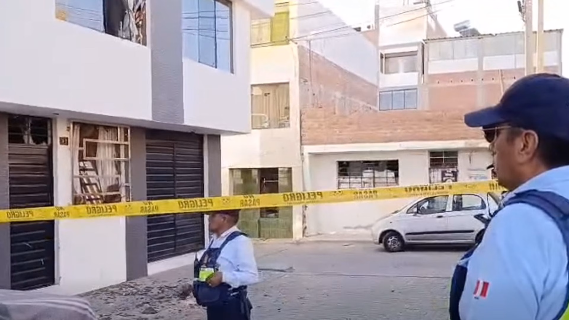 Miraflores: dos viviendas fueron atacadas con explosivos en una tarde, delincuente llevaba mochila de delivery