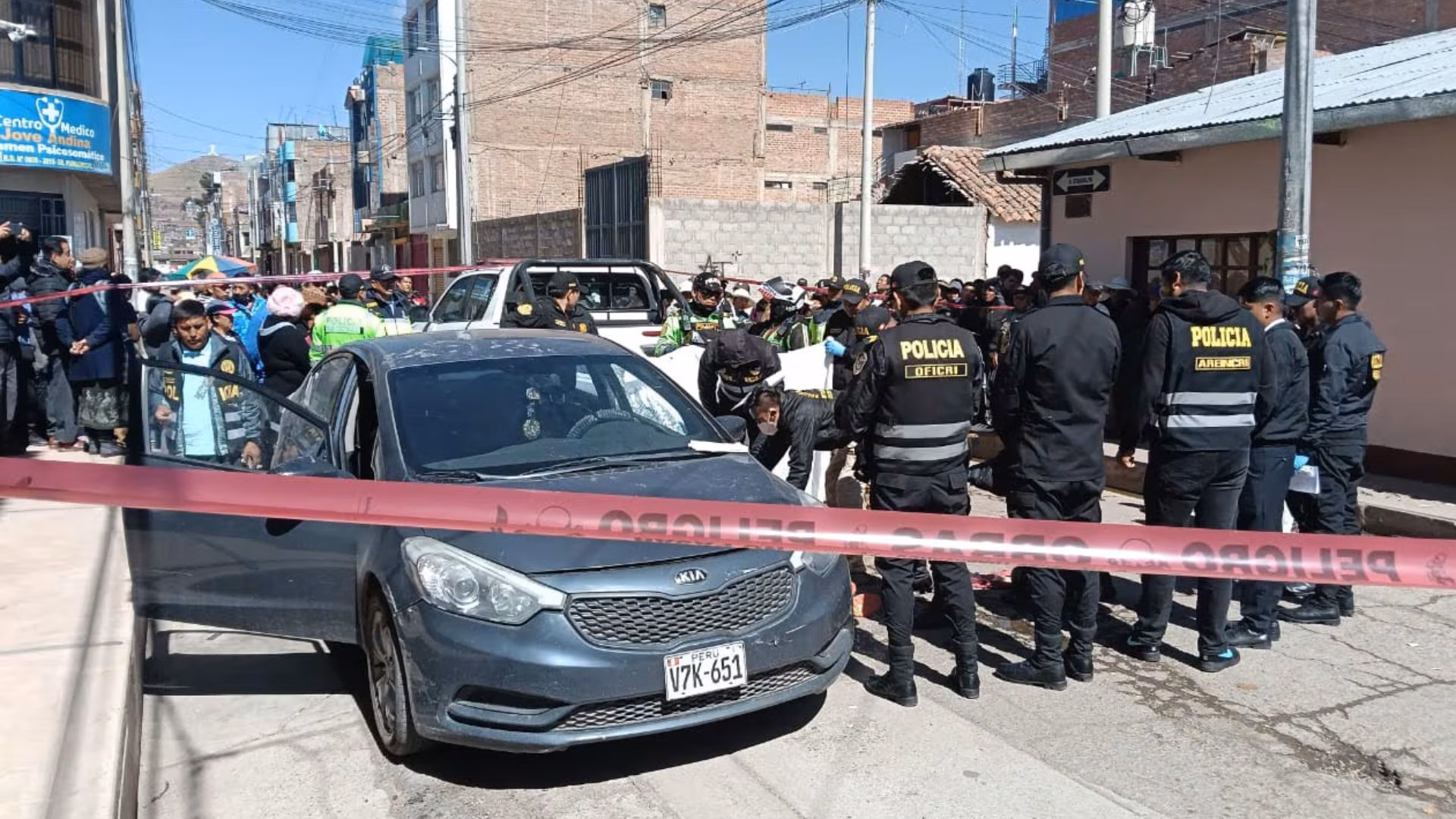 Juliaca: asesinan a balazos a hombre dentro de su automóvil, policía logró capturar al presunto sicario