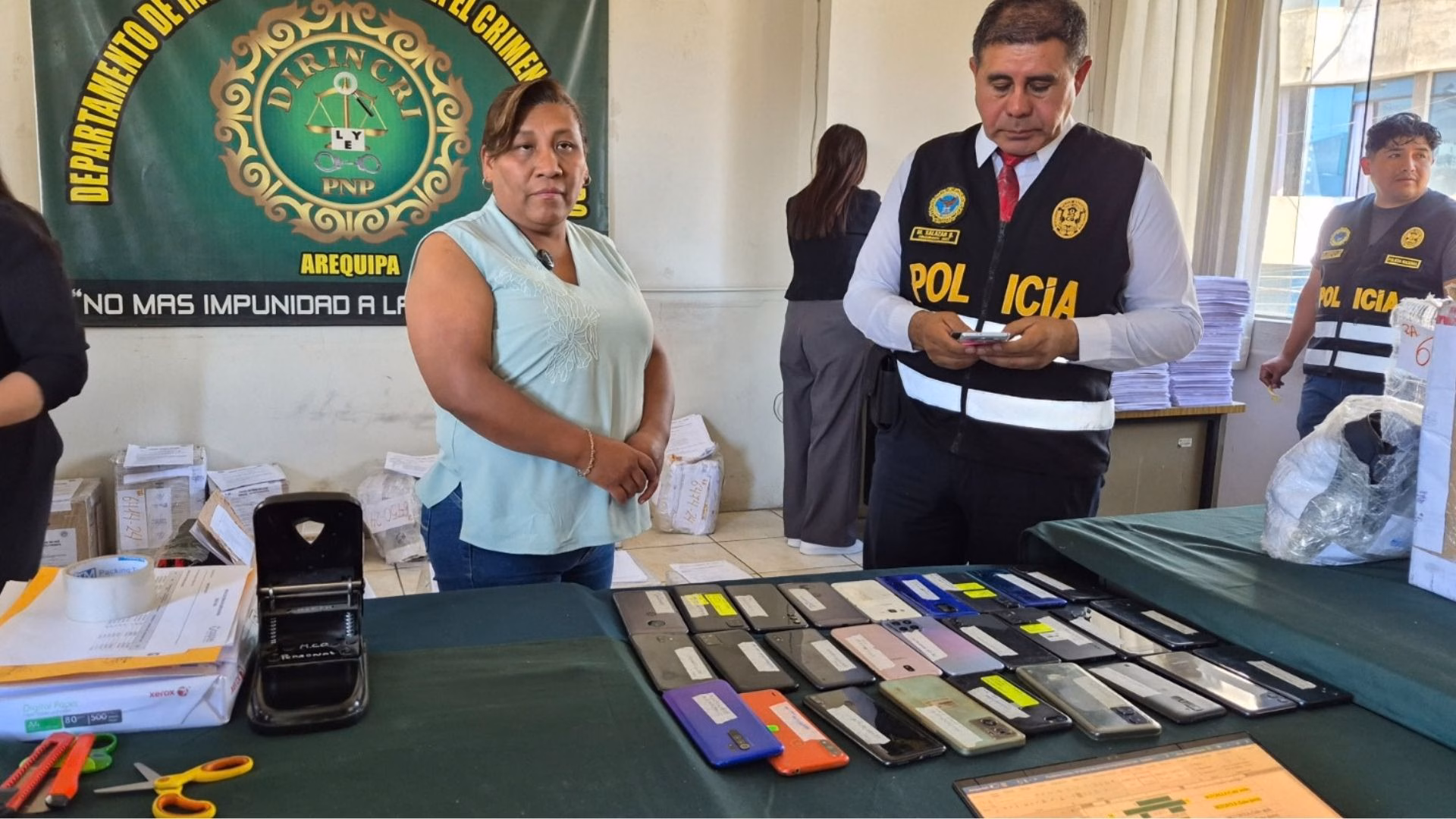 Arequipa: PNP y Fiscalía devuelven celulares y laptops recuperados en operativo contra crimen organizado