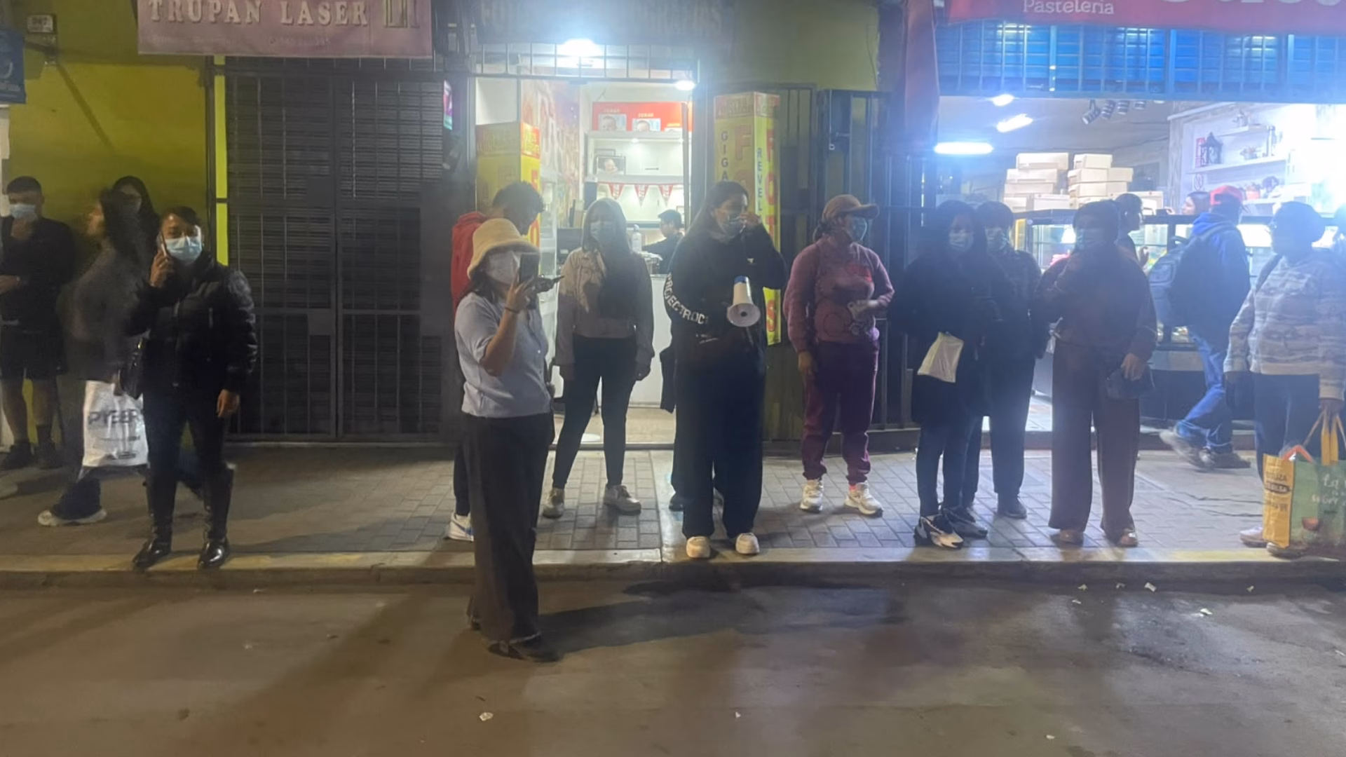 Plantón en Tacna: exigen investigar presunto maltrato animal en veterinaria.