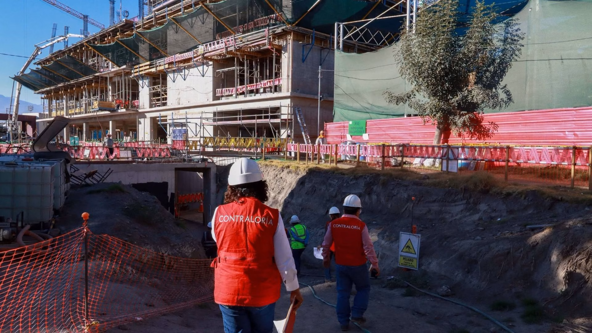 Contraloría alerta retrasos y deficiencias en obras y servicios públicos de Arequipa: en Camaná, Iren, Unsa