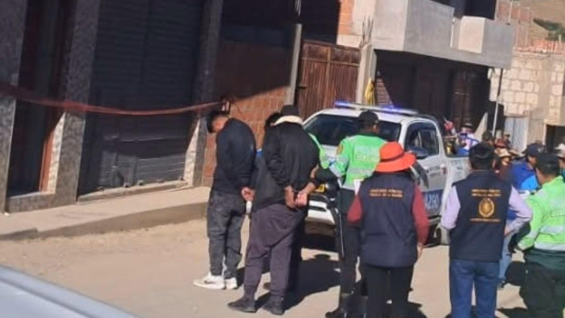 Cusco: capturan a policía y presunto exagente tras frustrado asalto a casa en Chumbivilcas, cómplices huyeron 1 Cusco: capturan a policía y presunto exagente tras frustrado asalto a casa en Chumbivilcas, cómplices huyeron