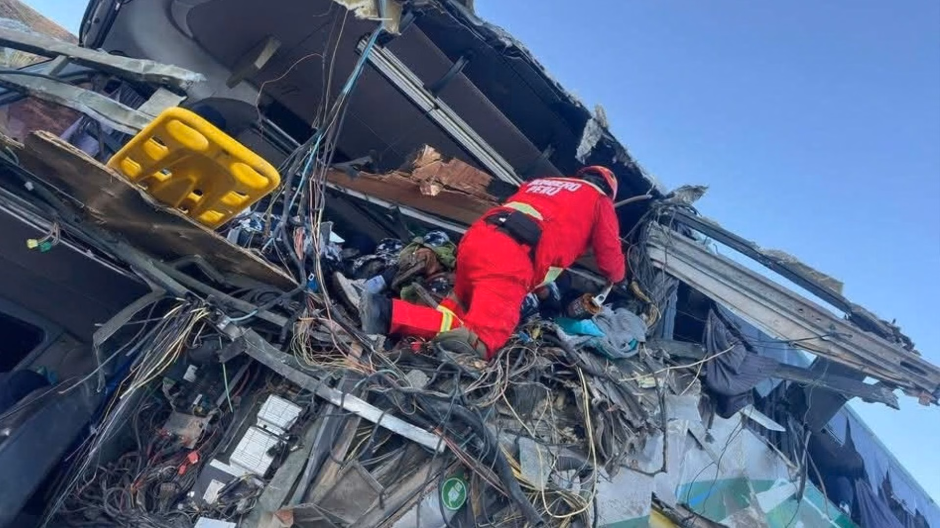 Moquegua: tres fallecidos y 15 heridos tras choque frontal entre dos buses en la carretera Binacional