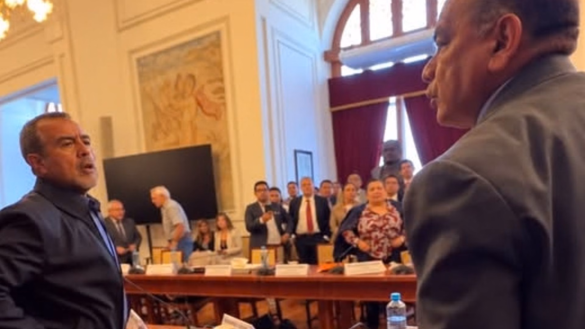 Tensión en el Senado: Iber Maraví y ministro del Interior protagonizan altercado durante debate