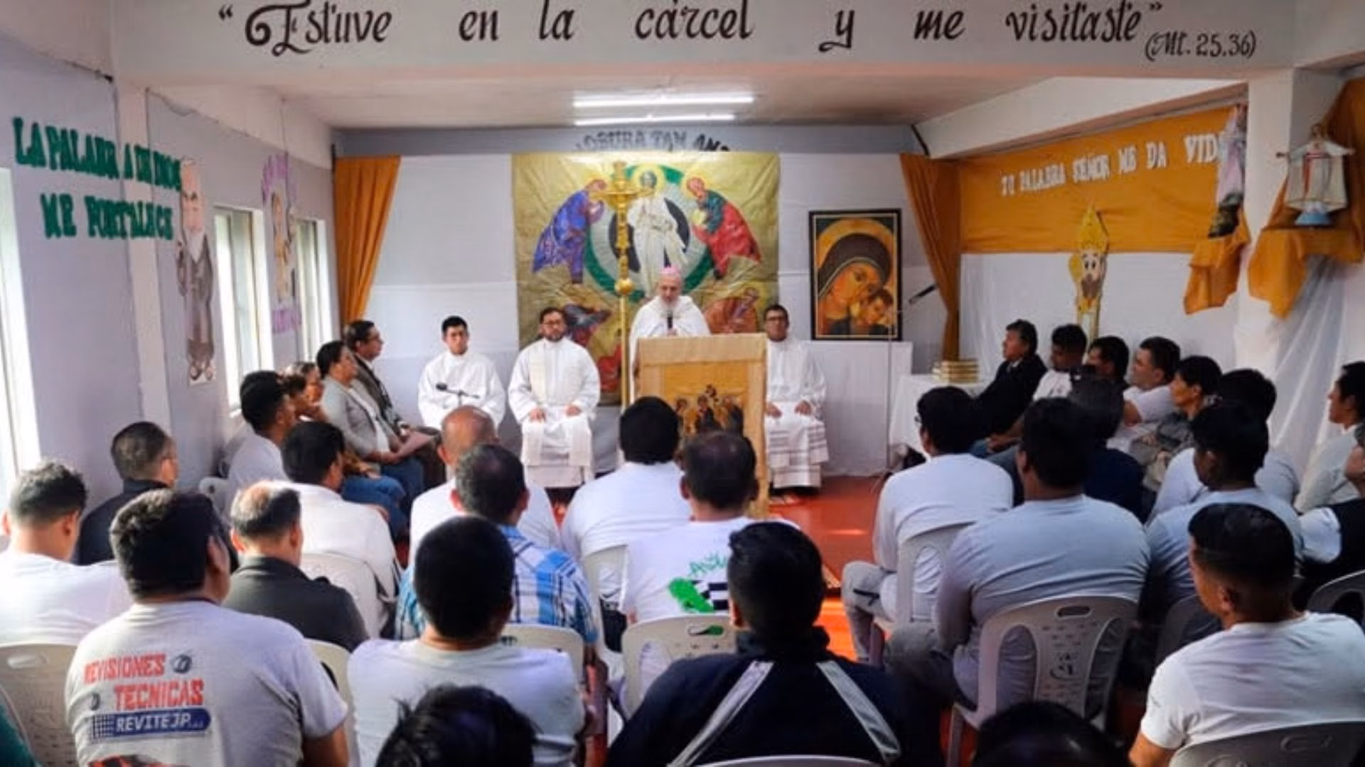 Arzobispo de Arequipa visitó el penal de varones de Socabaya y compartió mensaje de esperanza