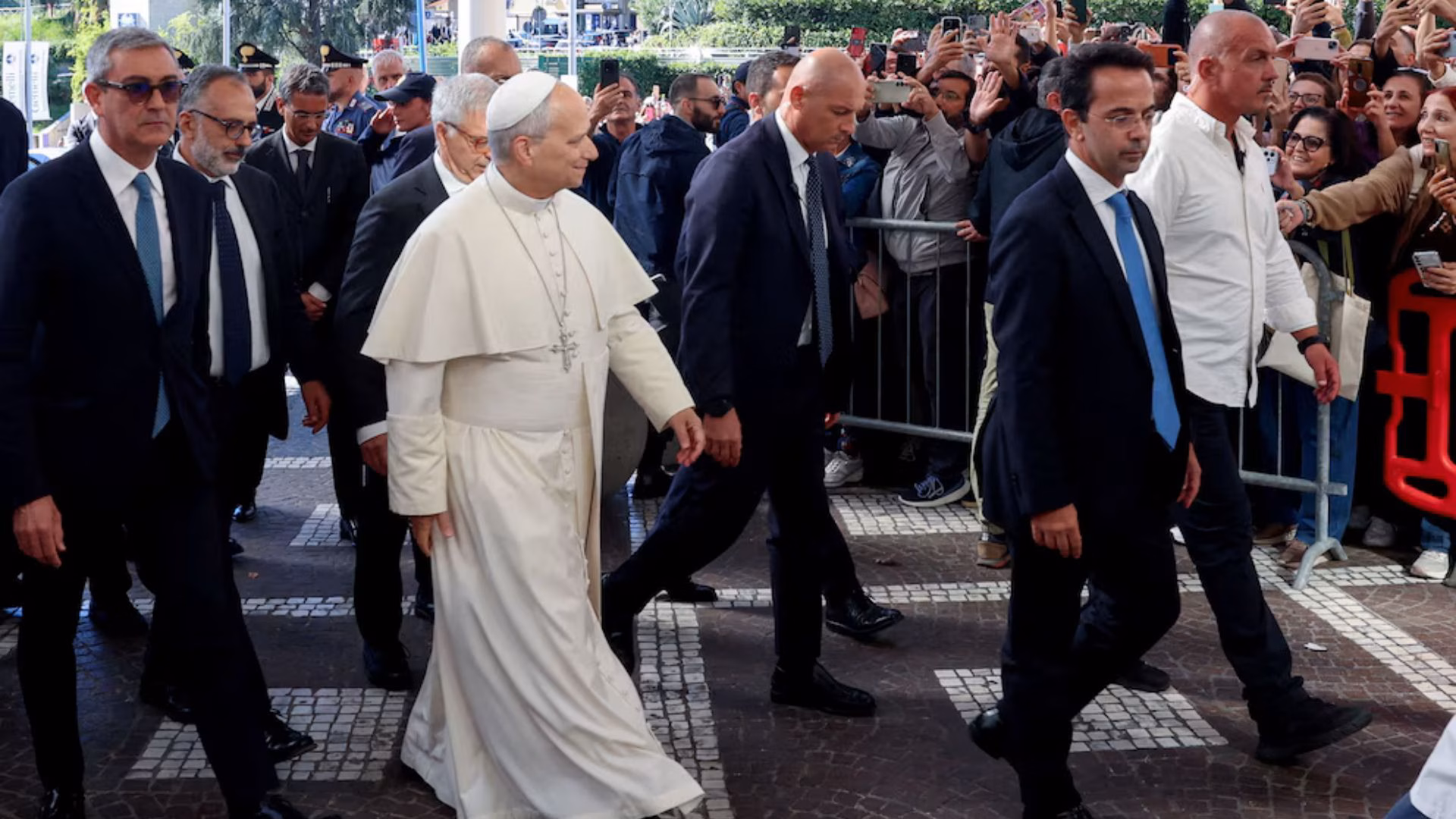 Papa León XIV: Vaticano confirma que le extirparon tumor cancerígeno tras operación al pulmón