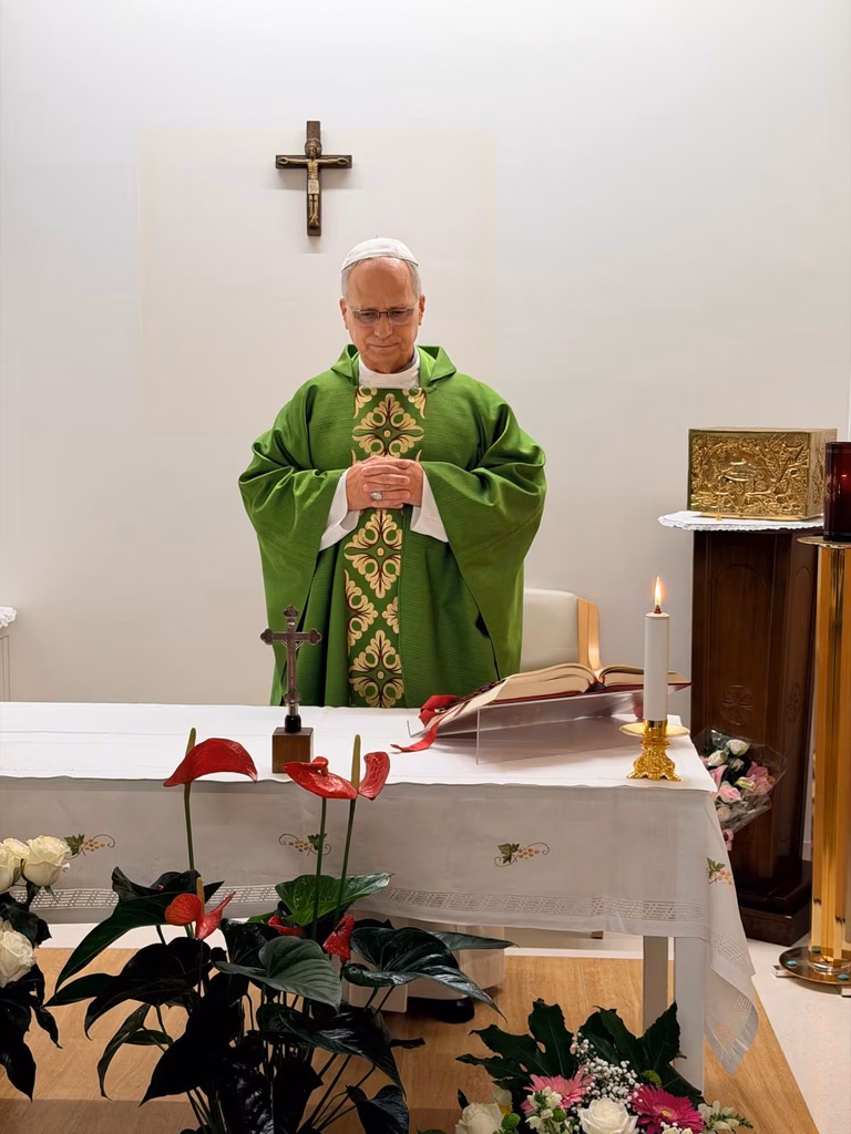 Papa León XIV tras su operación: publica sus primeras fotos oficiando misa en hospital Gemelli en Italia 1 Papa León XIV tras su operación: publica sus primeras fotos oficiando misa en hospital Gemelli en Italia 2026