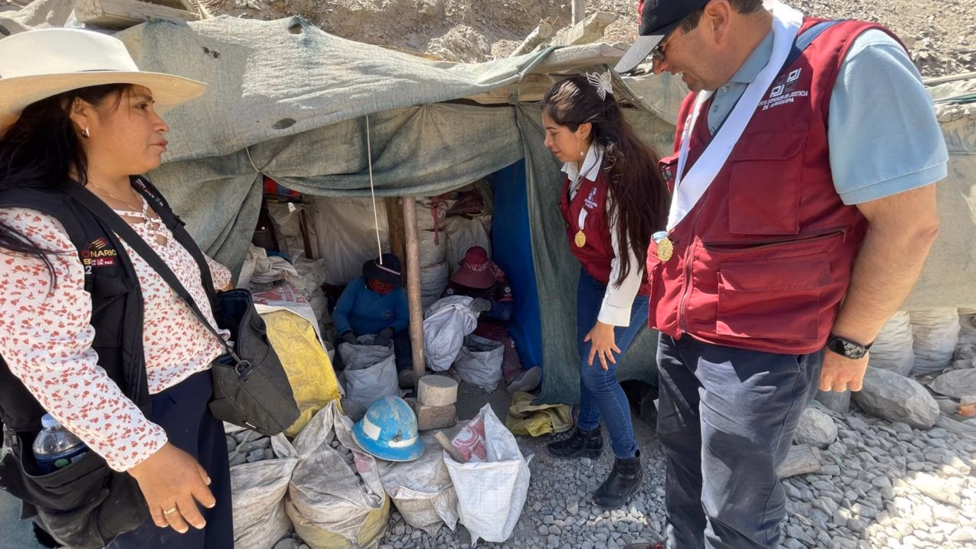 Arequipa: justicia itinerante orienta a mujeres pallaqueras de Secocha sobre sus derechos