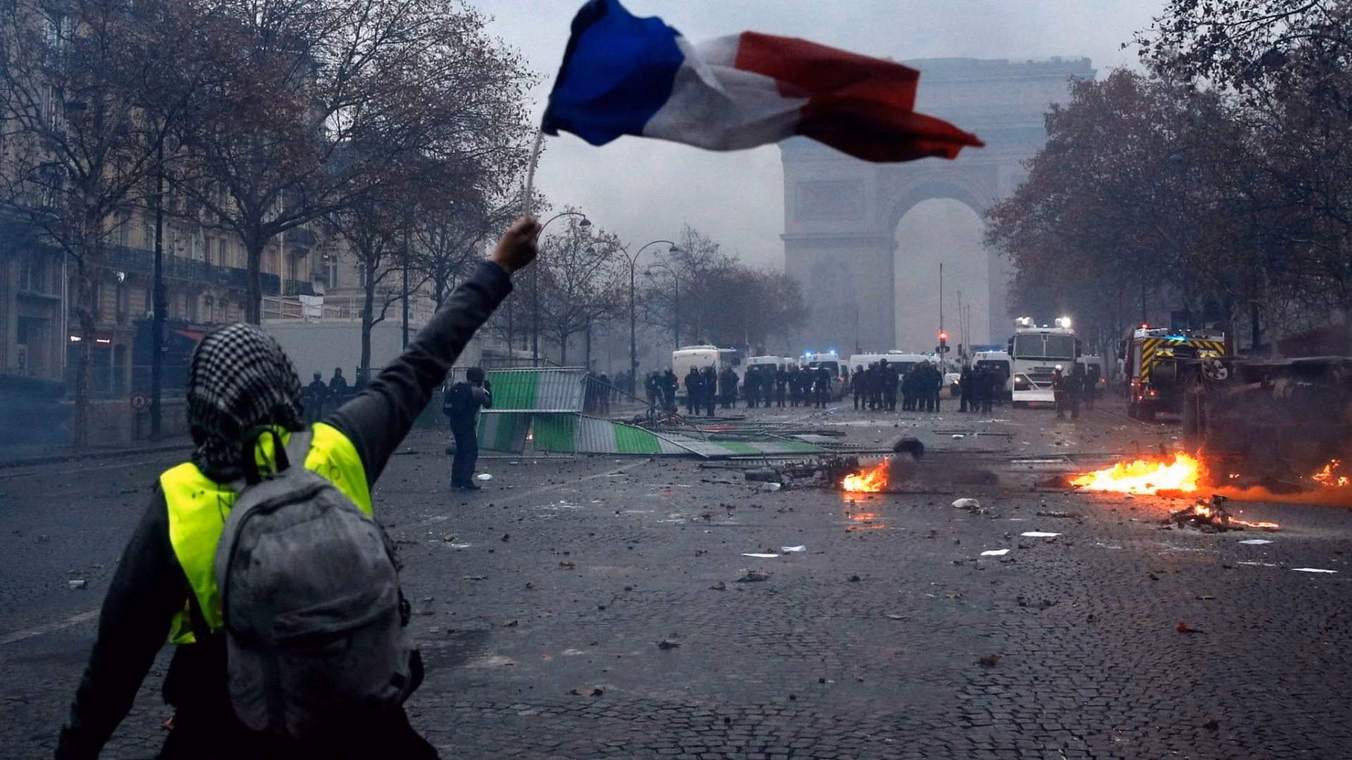Crisis en Francia: disturbios, tensión política y alarma económica tras protestas, disturbios y saqueos