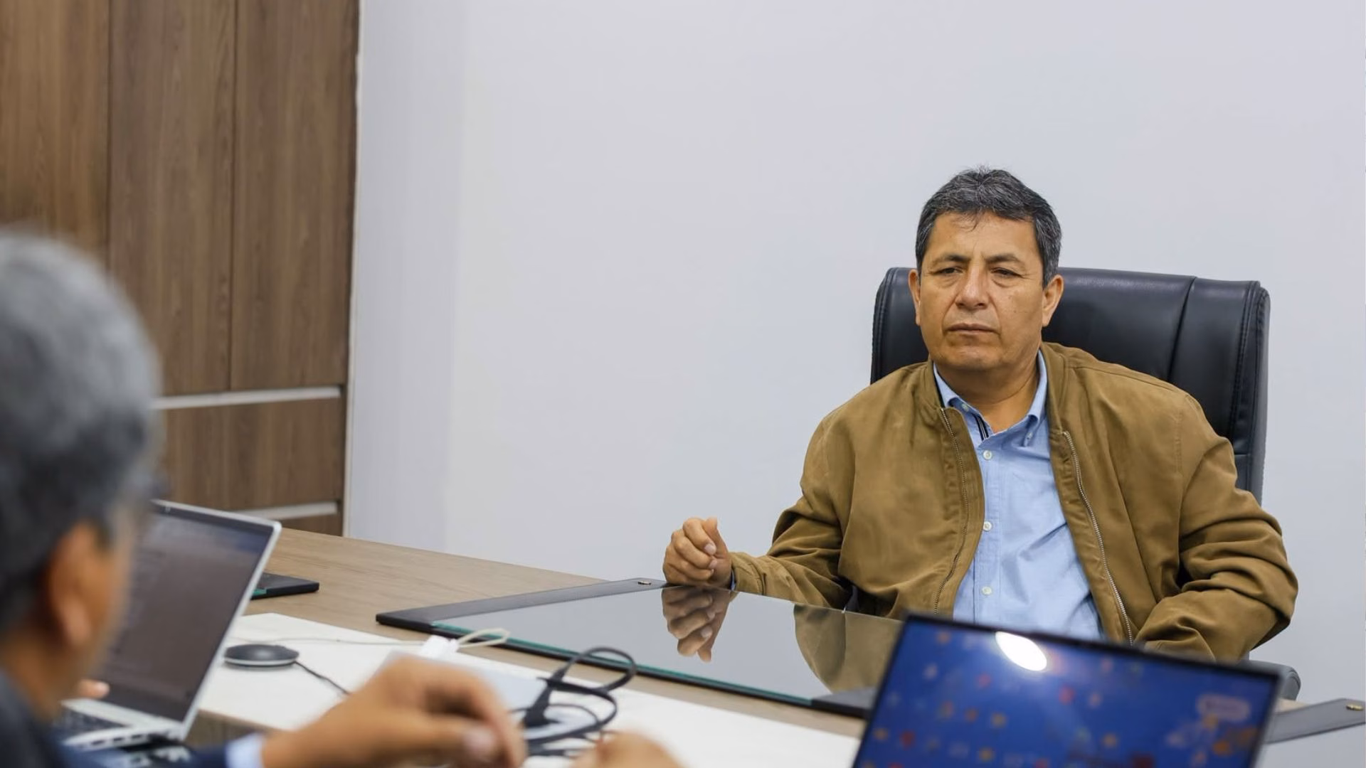 Senador Nilson Flores es cuestionado por apoyar facultades legislativas al Gobierno de Fujimori