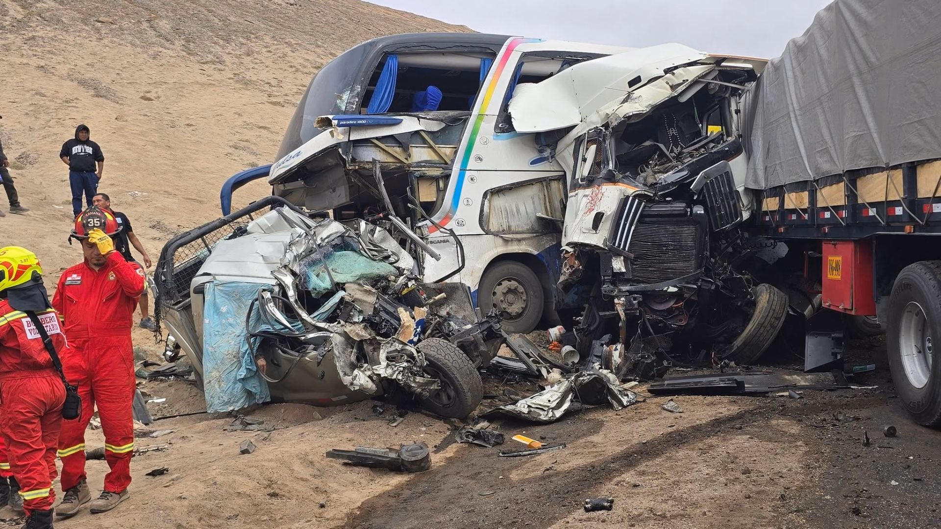 Arequipa: accidente en la Panamericana Sur deja cuatro fallecidos y 12 heridos en Camaná