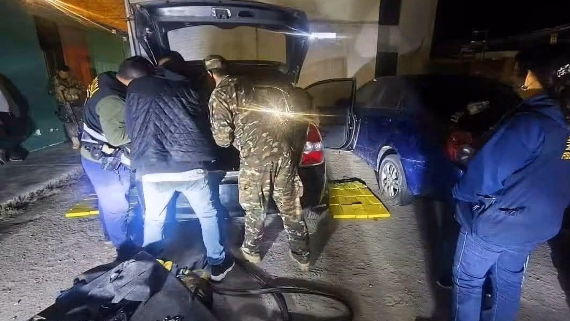 Arequipa: incautan 48 paquetes de droga escondidos en vehículo, hay cuatro detenidos en Camaná