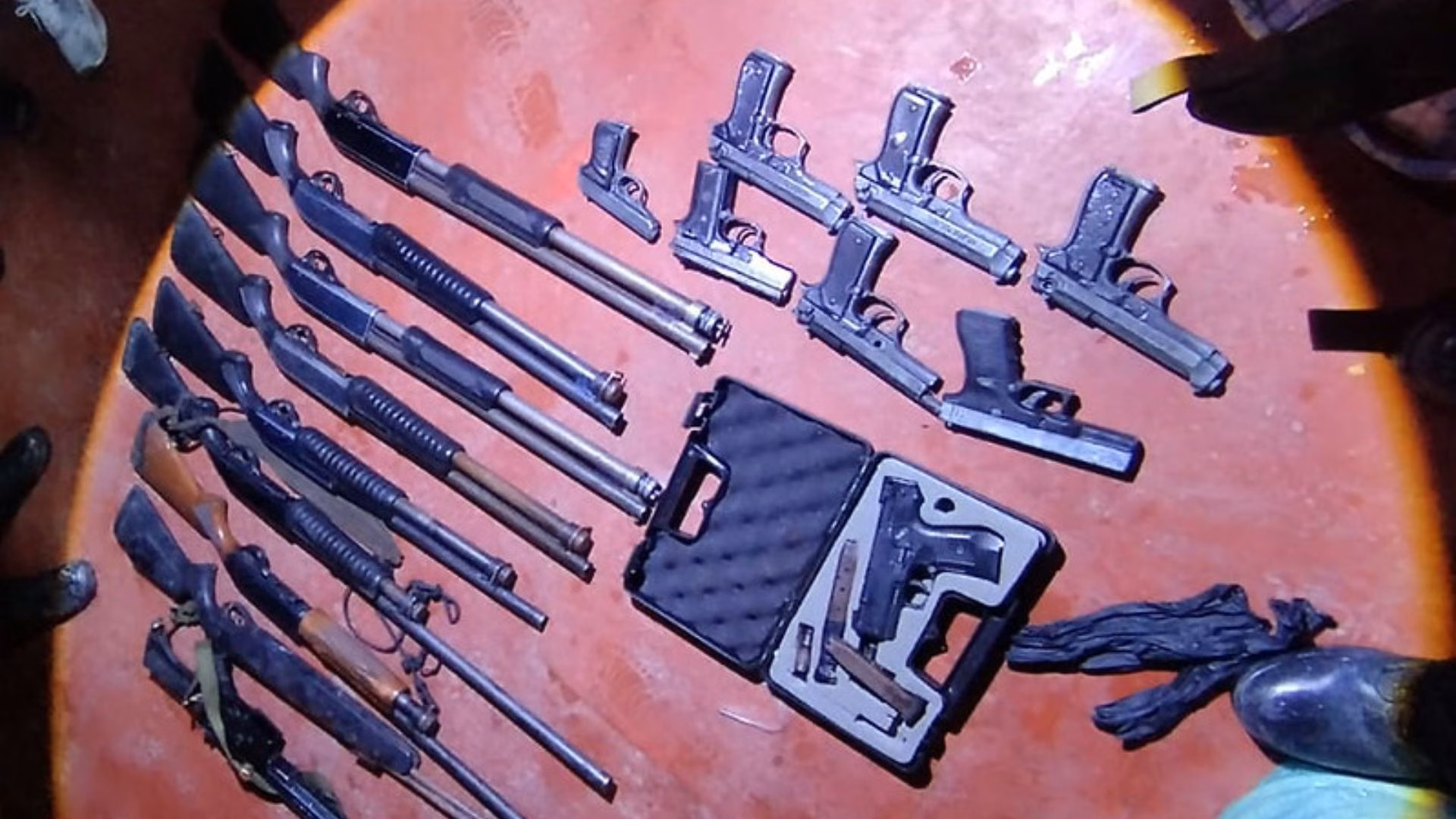 Puno: detienen a “Los Malditos de Leviatán” en operativo a campamento minero, tenían armas