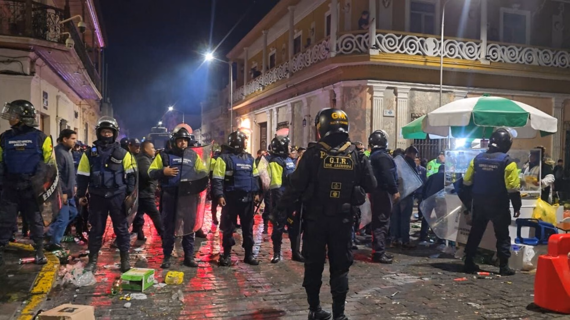 Halloween Arequipa: instalan vallas en la Plaza de Armas, reforzarán limpieza y retirarán a todos desde las 3.00 am